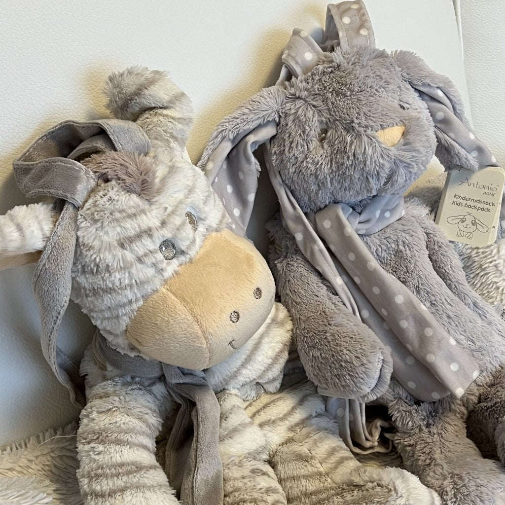 Knuffelzachte kinderrugzakken zebra en grijs konijn
