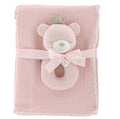 Luxe baby cadeauset meisje met roze flanellen babydeken 100x75 cm en beren rammelaar kraamcadeau