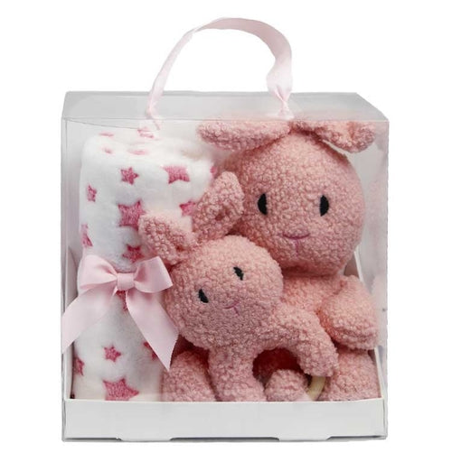 Baby geschenkset met pluche konijn, witte deken met roze sterren en roze rammelaar; zacht en ideaal als kraamcadeau.