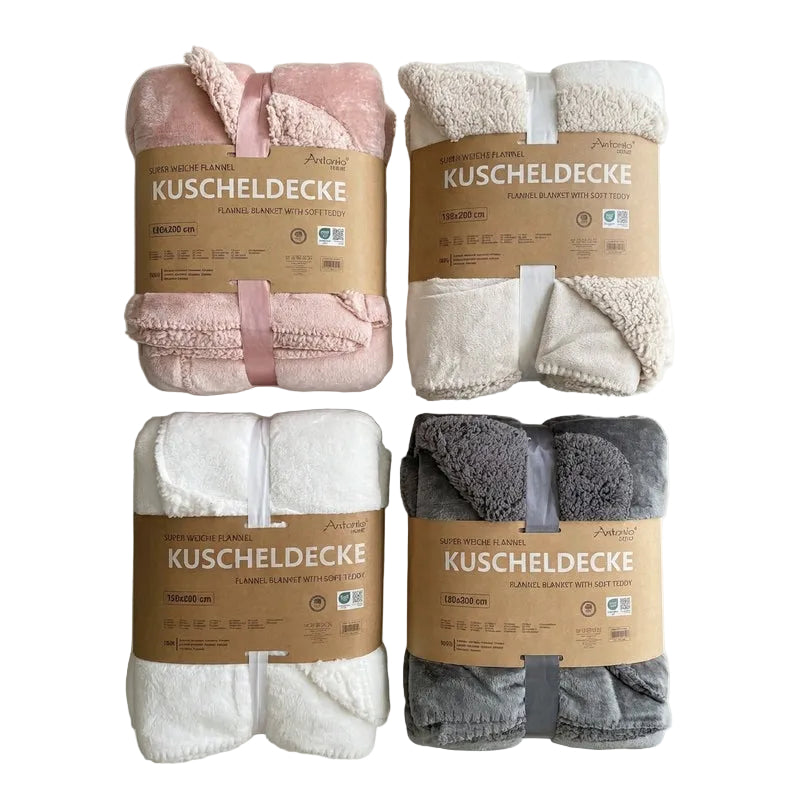Flanel teddy dekens van 150x200 cm in verschillende kleuren, waaronder crème, roze en grijs, met zachte sherpa teddy voering voor extra warmte en comfort