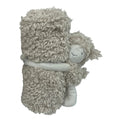 Beige teddy knuffeldeken van 100×75 cm met schattig schaap; superzacht en ideaal voor baby’s en peuters.